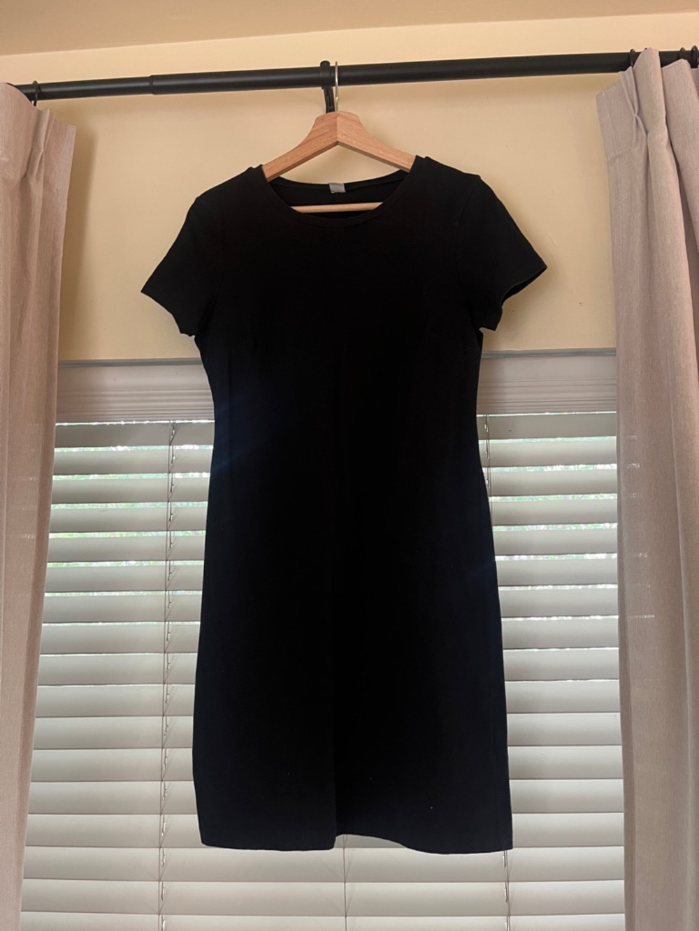 Old Navy Black Short-Sleeve Mini Dress